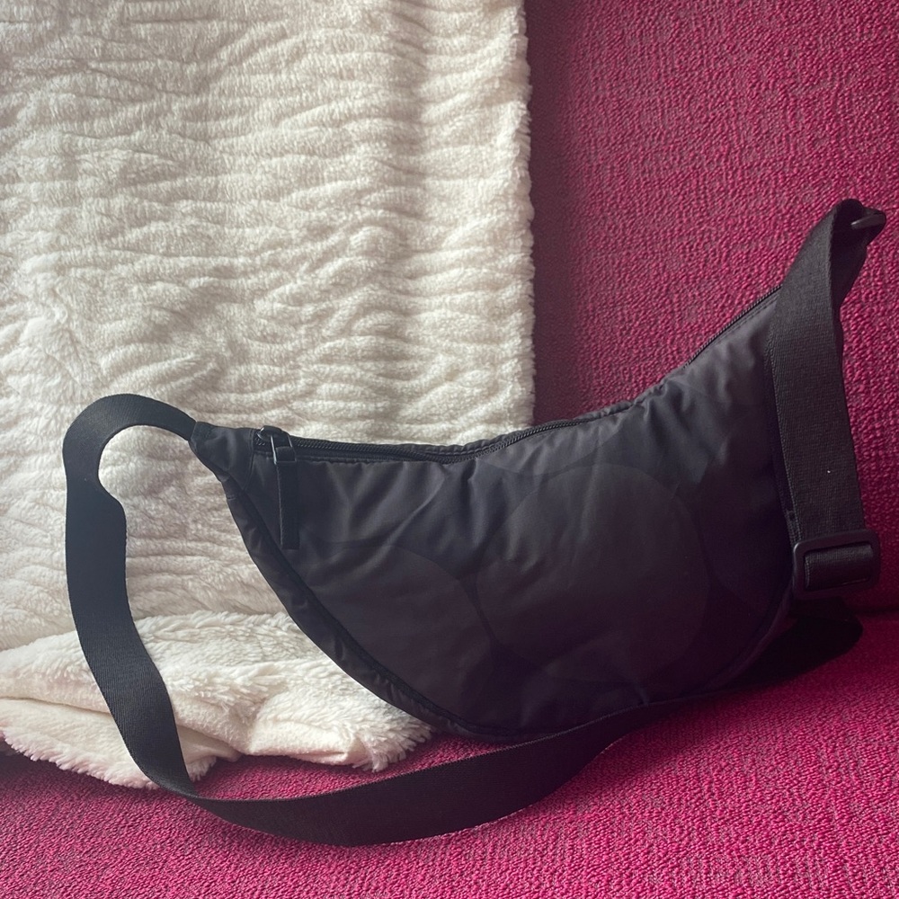 Marimekko x Uniqlo round mini shoulder bag